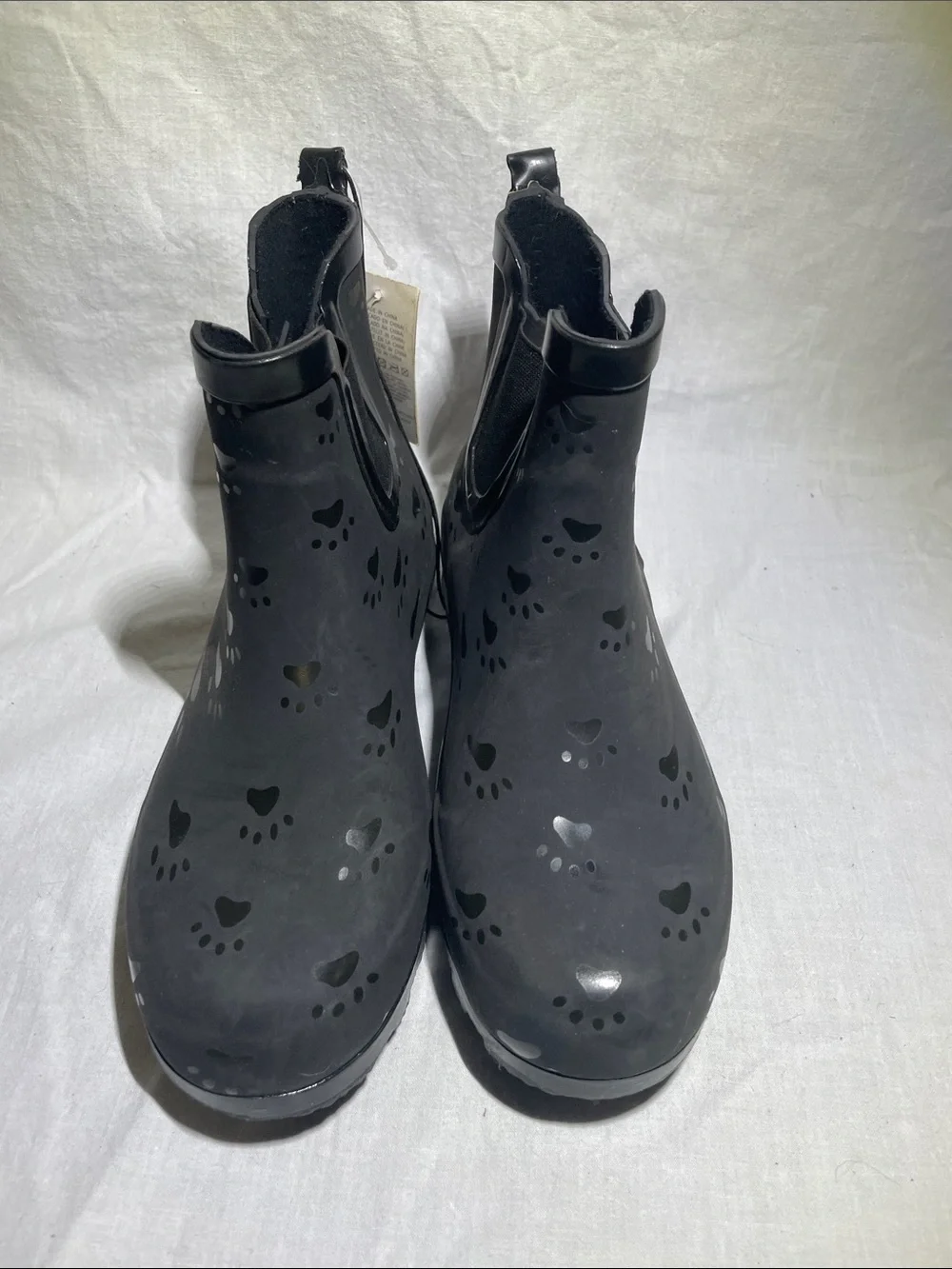NEW PENNYSUE Women’s Chelsea Ankle Rain Boots Paw Print Gray/Black Size 6.5 / 7